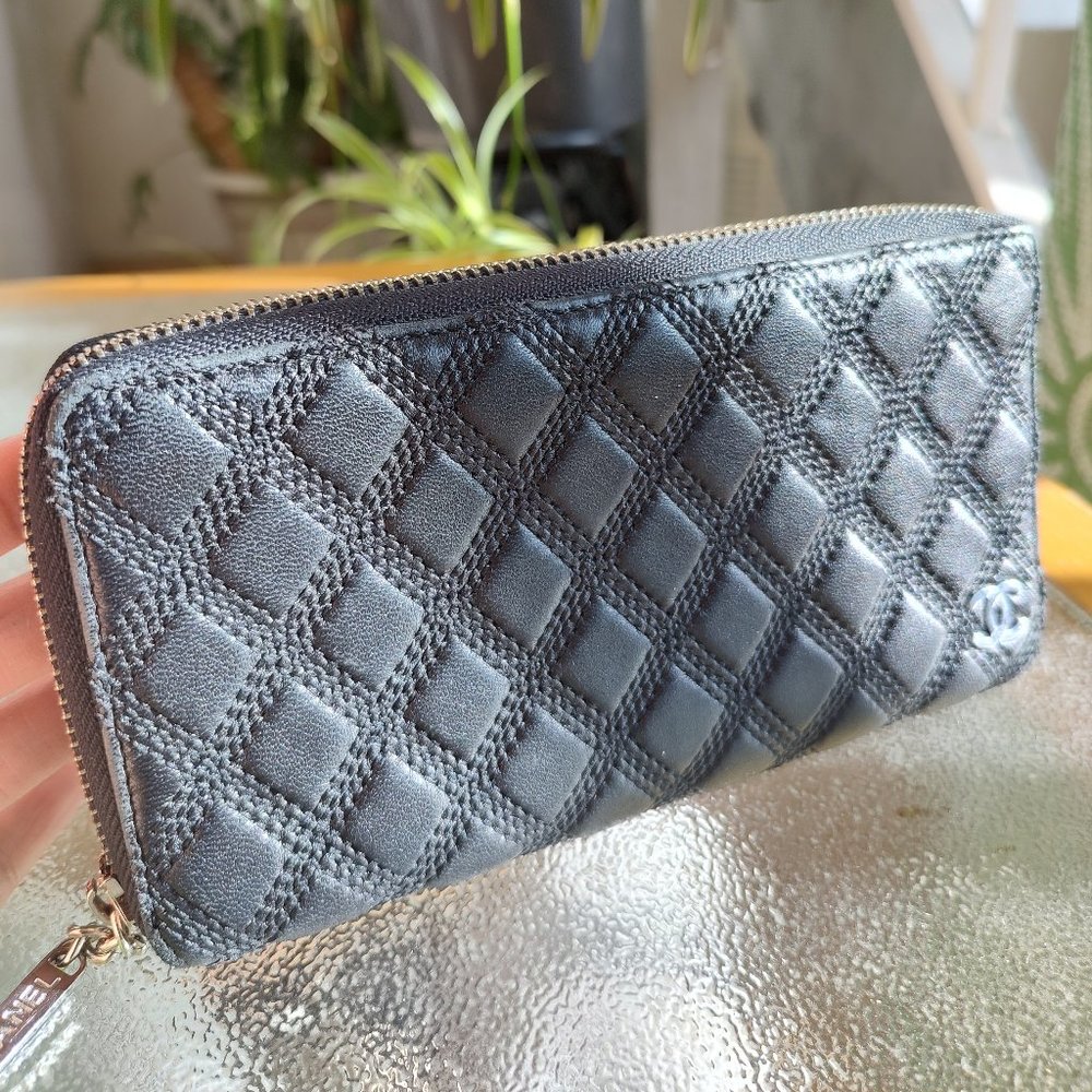 Wallet Black Soft leather Quilted CC Logo Long Vintage